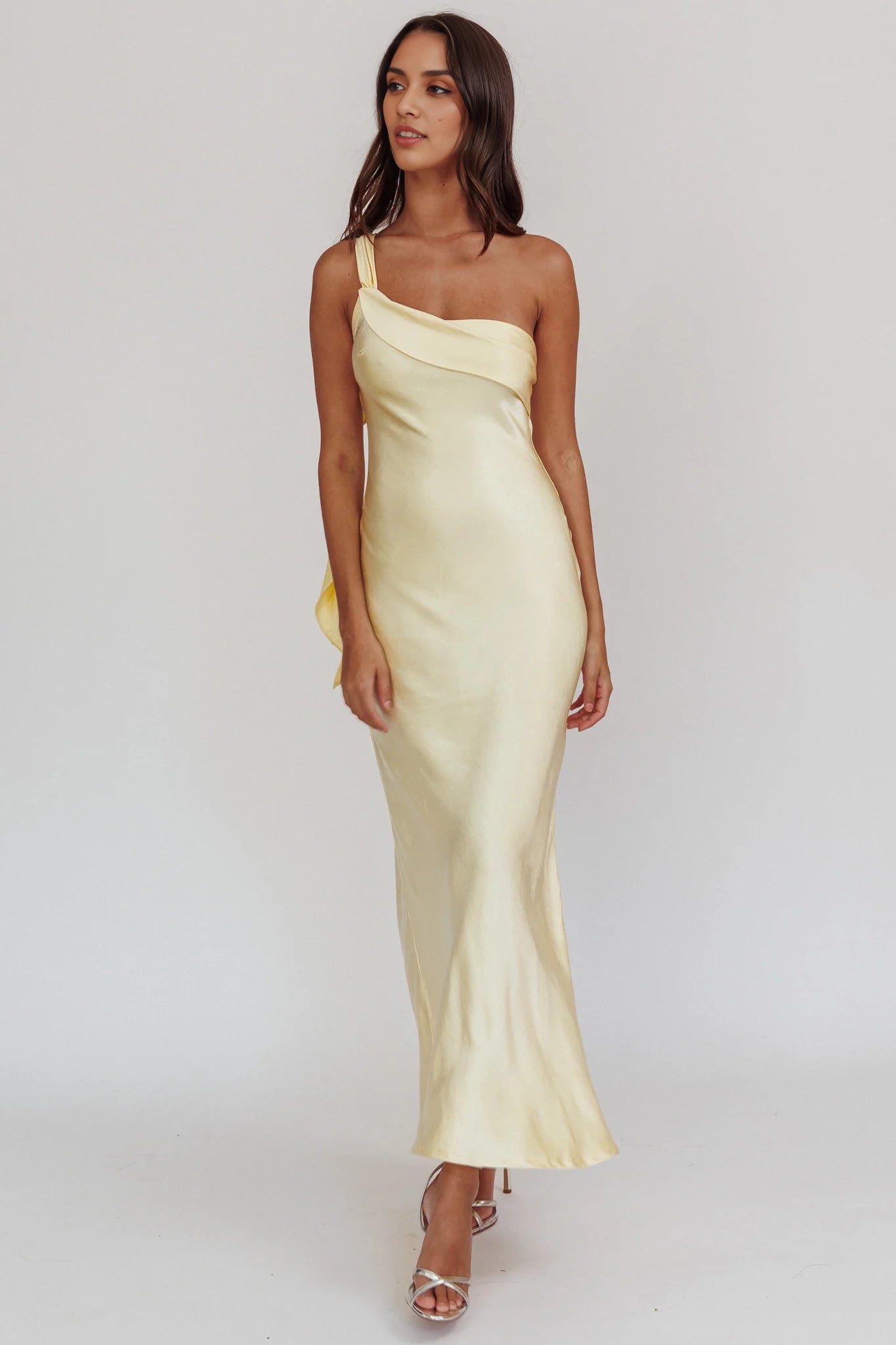 Elegant ruffled single shoulder strap satin extra long invisible side zipper bridesmaid dress
