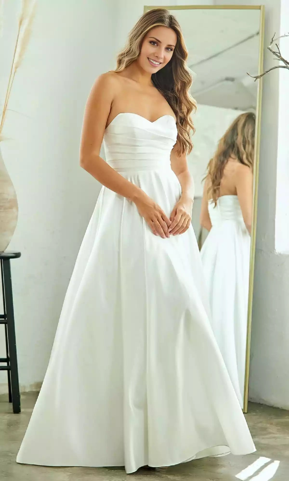 Elegant strapless pleated heart-shaped neckline and floor skirt A-line are both versatile and exquisite Prom Dresses
