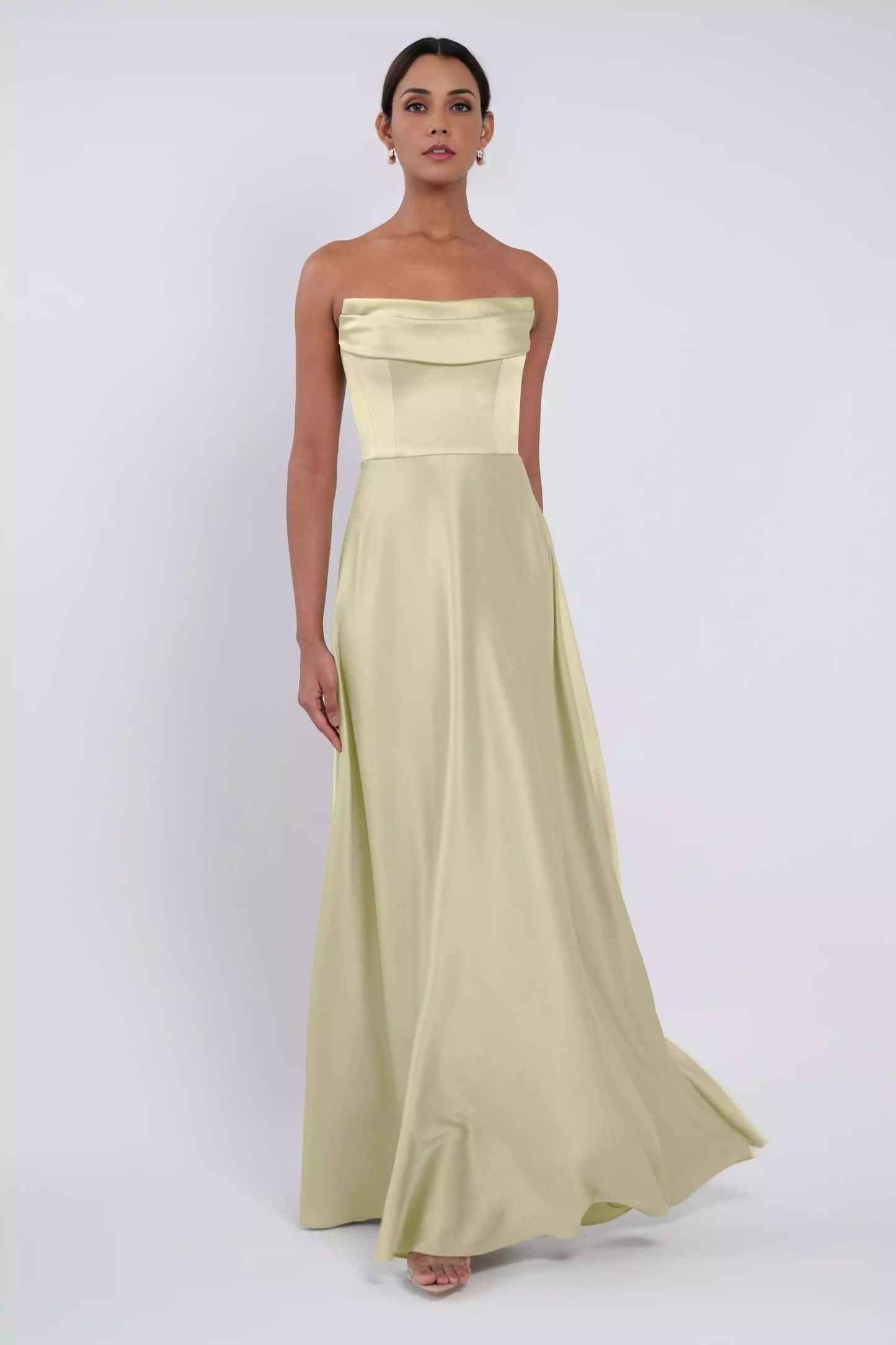 Exquisite tight corset with a hanging high waist and circular cut. Smooth and natural circular cut skirt. Evening Dresses