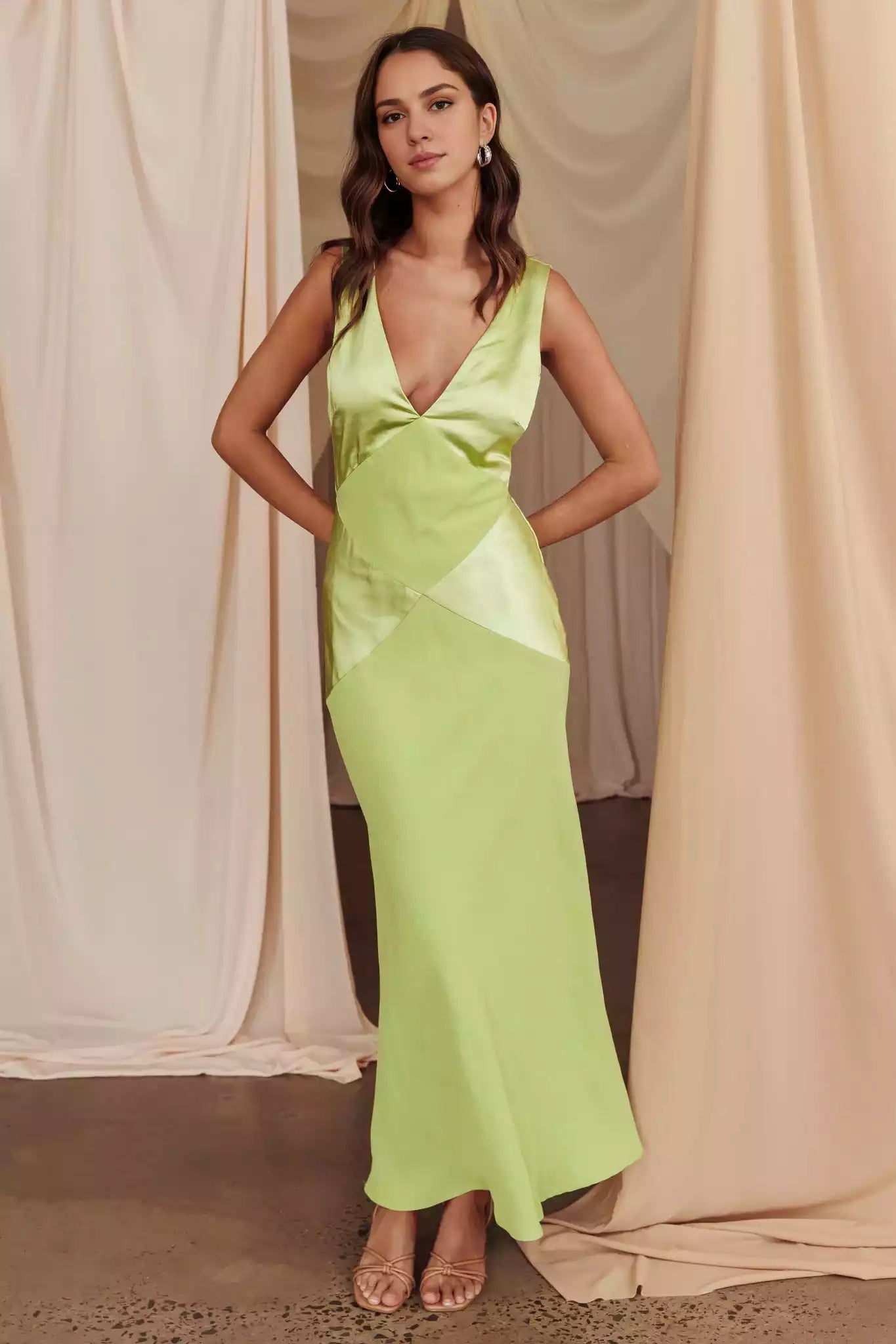 Fashionable satin extra long V-neck with lining, V-shaped back and back with zipper Prom Dresses