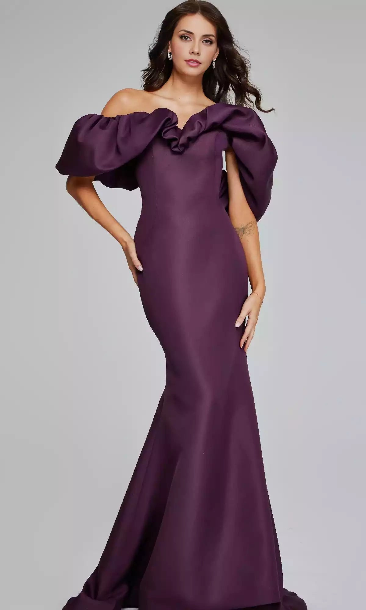 Gorgeous slim fit trumpet shaped long pendant with a full off shoulder mermaid Prom Dresses