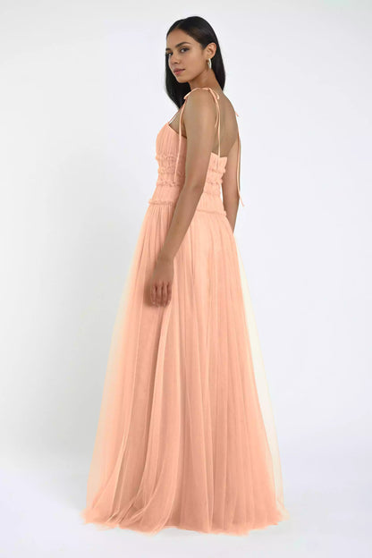 Lightweight and soft chiffon fabric with slim shoulder straps, low waist and exquisite ruffled edges, keeping up with the trend. Evening Dresses