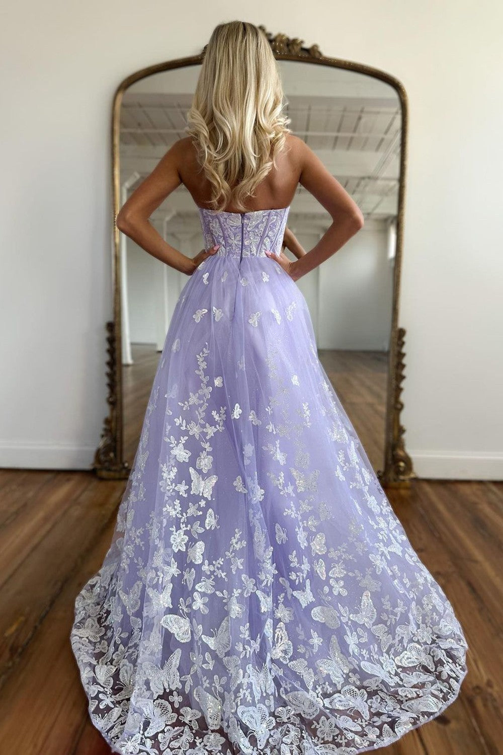 A-Line Sweetheart Zipper Back Long Tulle Prom Dress With Appliques