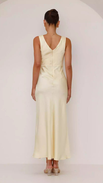 Low key yet elegant luxury satin deep V-neck high slit creates a graceful figure Prom Dresses