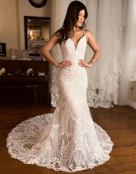 Sweet slim fit mermaid V-neck spaghetti shoulder strap palace skirt lace wedding dress