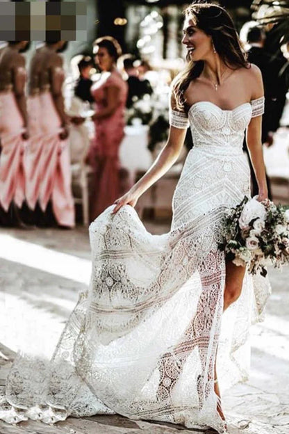 Minimalist and understated Sweetheart Collar Lace Bohemian Beach Wedding Dress