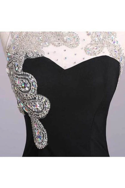 The short mini dress is adorned with chiffon beads and chiffon beads