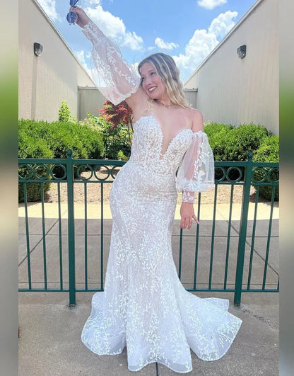 Beautiful and elegant mermaid sexy strapless lace wedding dress with detachable sleeves
