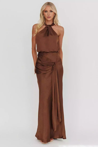 Prominent dangling details with exposed back, wrinkled buttocks, and zippered back, Bridesmaid Dresses