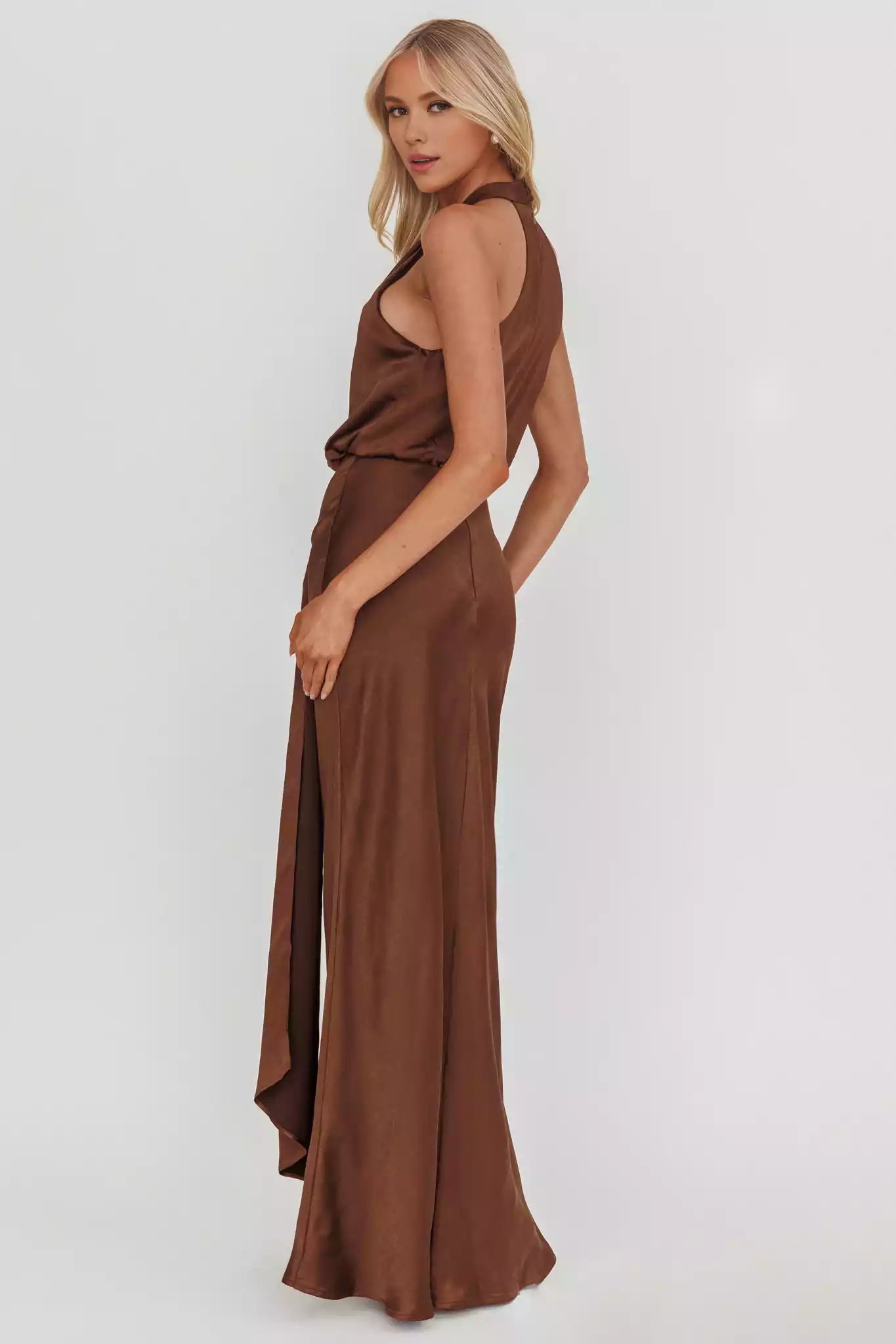 Prominent dangling details with exposed back, wrinkled buttocks, and zippered back, Bridesmaid Dresses