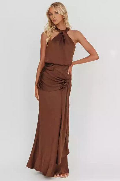 Prominent dangling details with exposed back, wrinkled buttocks, and zippered back, Bridesmaid Dresses
