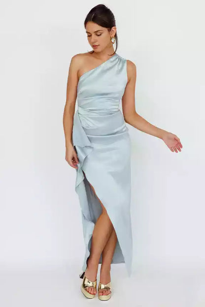 Prominent single shoulder mid length lining with side slit and zipper at the back Bridesmaid Dresses