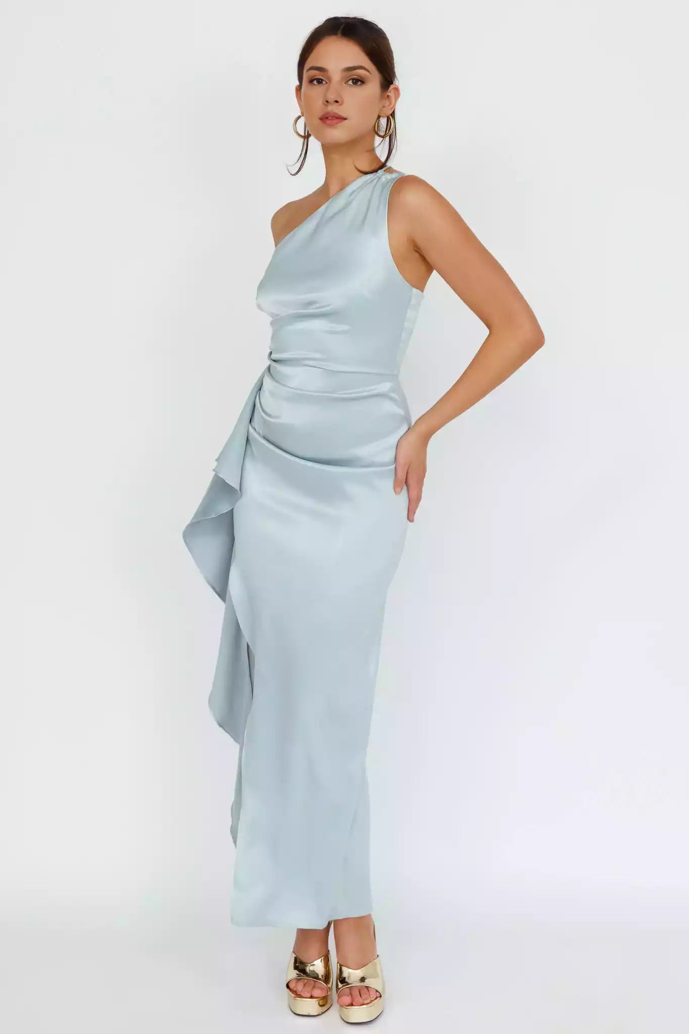 Prominent single shoulder mid length lining with side slit and zipper at the back Bridesmaid Dresses