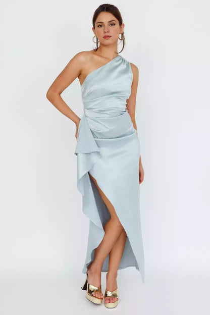 Prominent single shoulder mid length lining with side slit and zipper at the back Bridesmaid Dresses