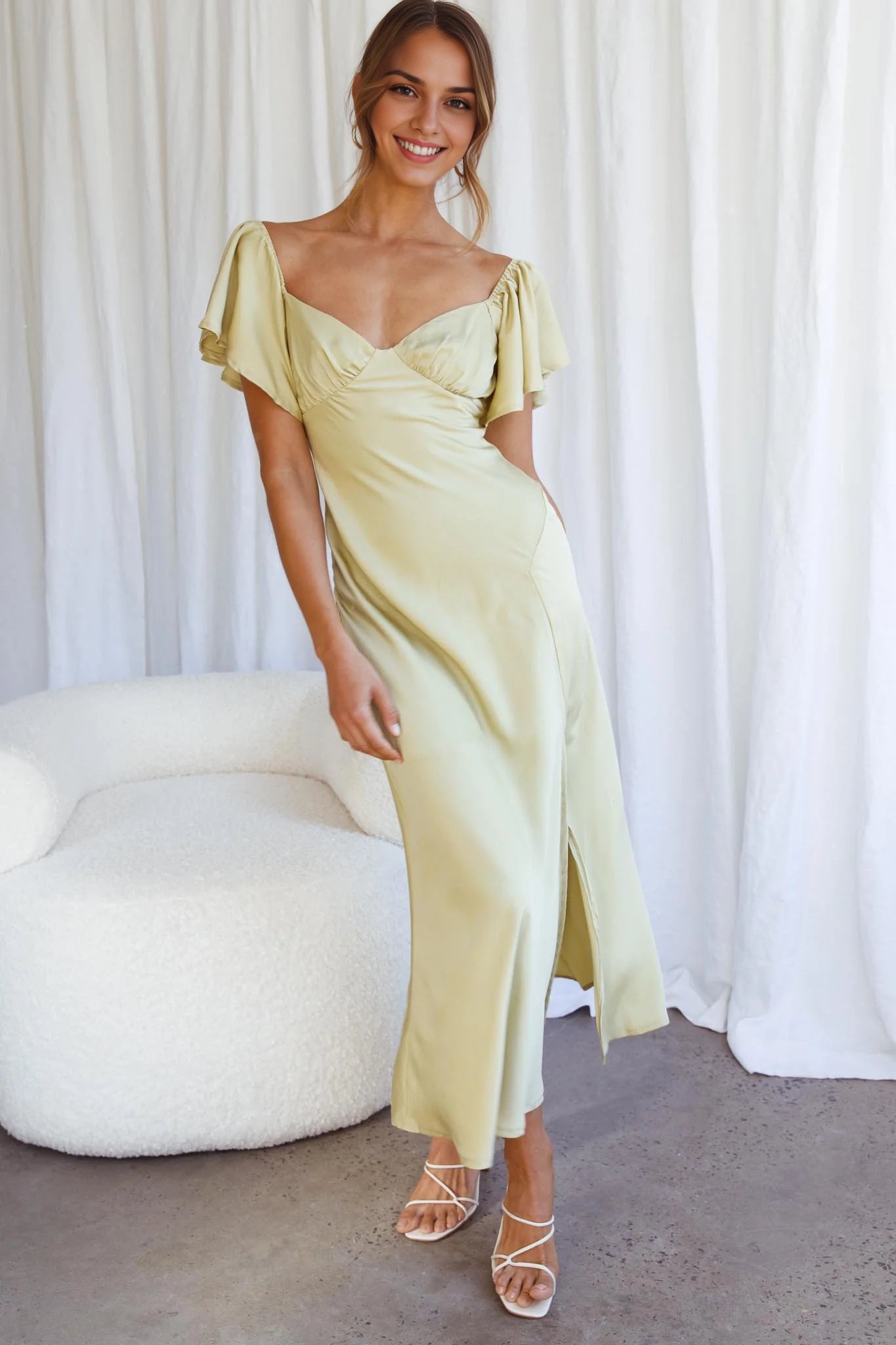 Romantic and elegant lotus leaf sleeves lined with elastic neckline and shoulder side slit, with zipper on the side bridesmaid dress