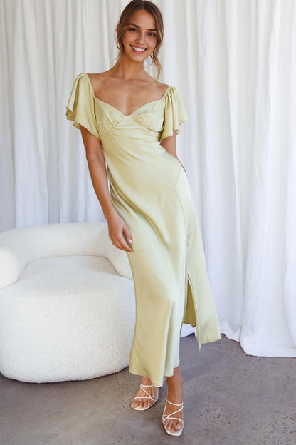 Romantic and elegant lotus leaf sleeves lined with elastic neckline and shoulder side slit, with zipper on the side bridesmaid dress
