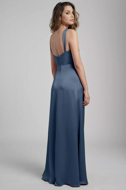 Sexy and seductive classic camisole corset with a hanging neckline and pleated shoulder straps, slim fit A-line slit, Evening Dresses