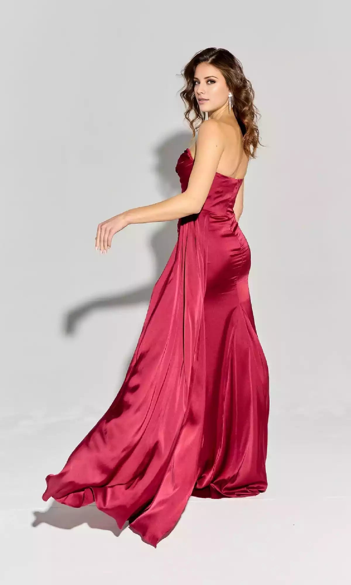 Simple and romantic strapless satin long heart-shaped neckline skirt with hip side slits and side pleats, showcasing elegant temperament Prom Dresses
