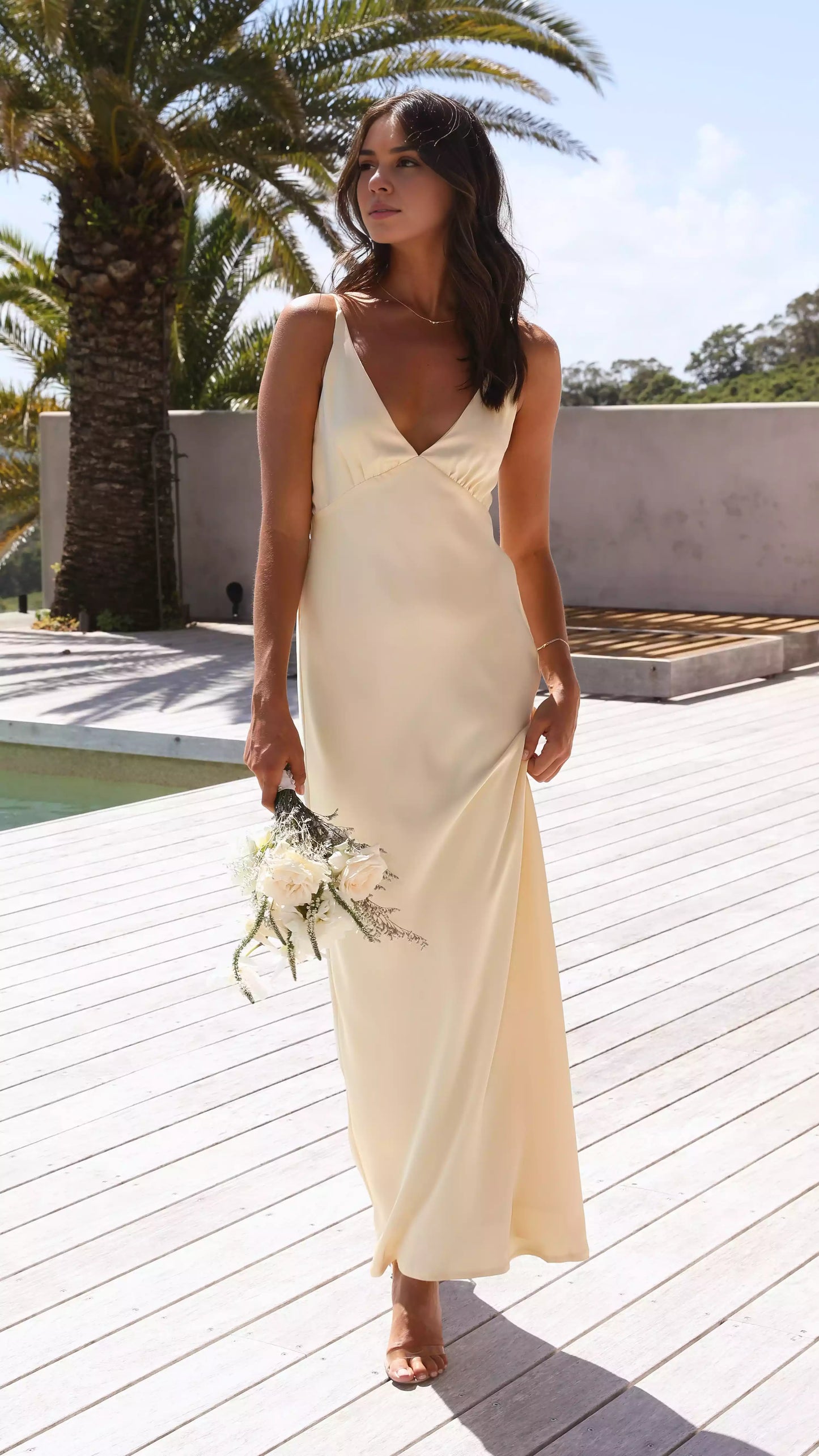 Simple yet gorgeous deep V-neck elastic shoulder strap, perfect for hanging and shining Prom Dresses
