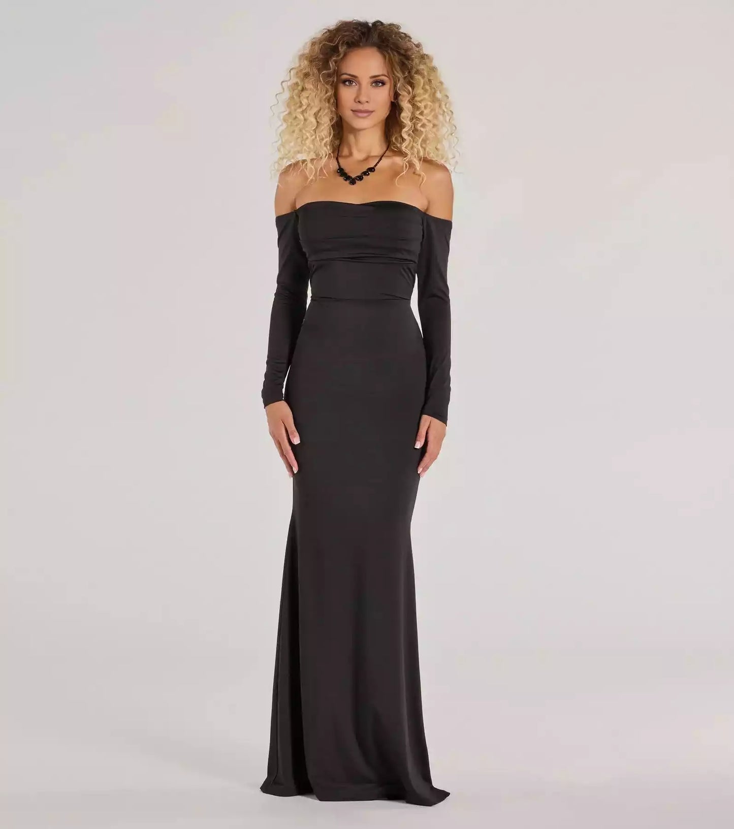 Smooth knit off shoulder heart-shaped neckline with full charm, long slim fit and hollowed out Prom Dresses