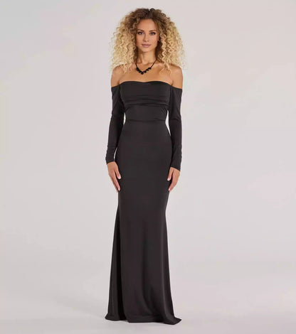 Smooth knit off shoulder heart-shaped neckline with full charm, long slim fit and hollowed out Prom Dresses