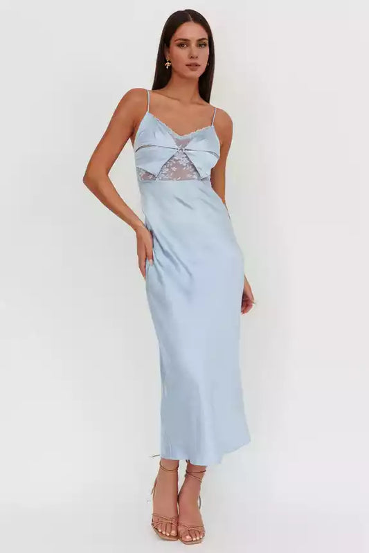 Stunning bust with lining lace corset, adjustable shoulder straps and zipper at the back Prom Dresses