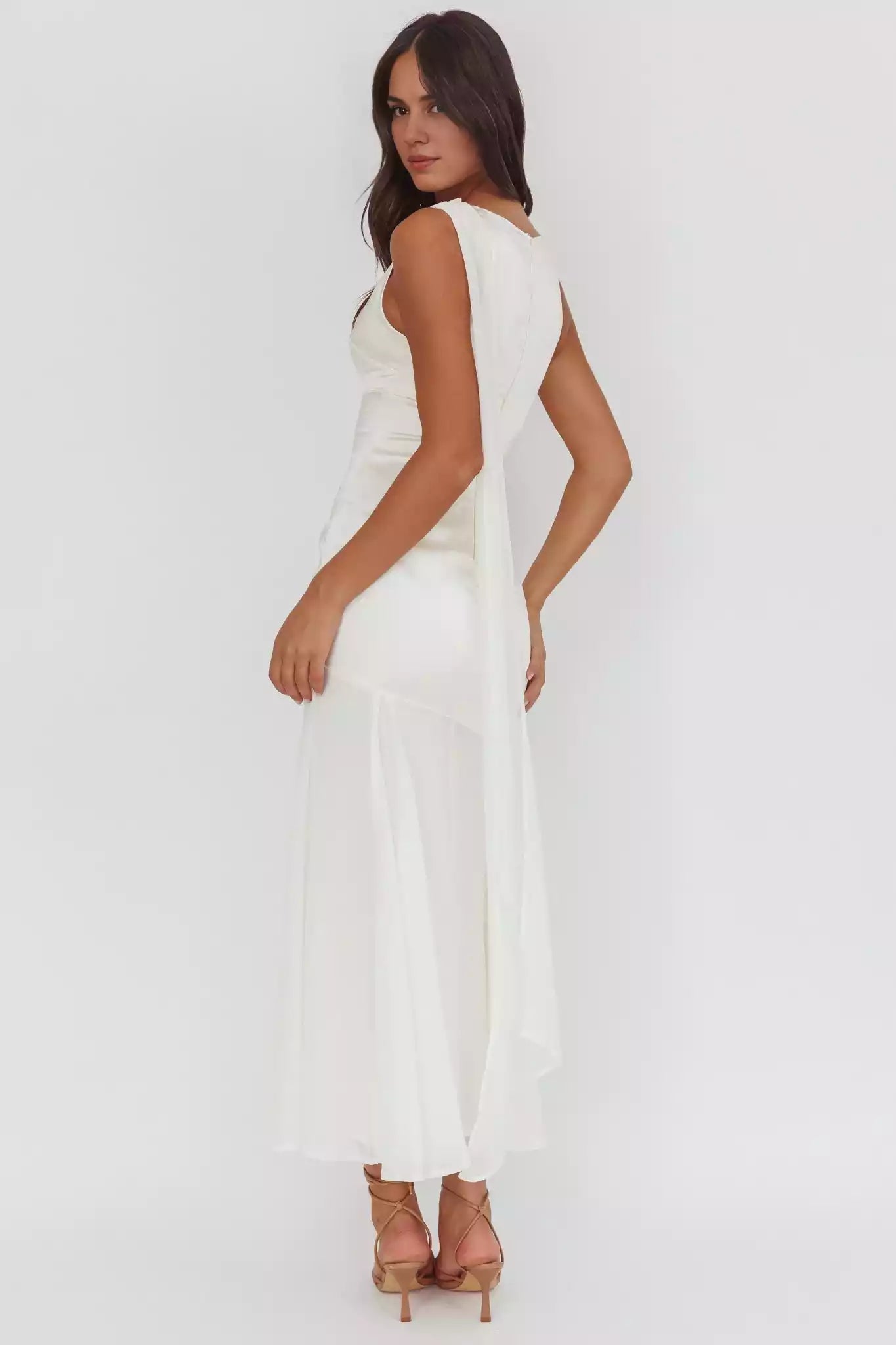 Stunning lining with sleeveless lock hole chest, hanging details, zipper on the back Prom Dresses