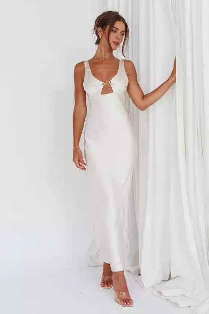 Stunning ultra long adjustable shoulder straps with horseneck buckle and chain decoration on the chest, and zippered Bridesmaid Dresses on the back