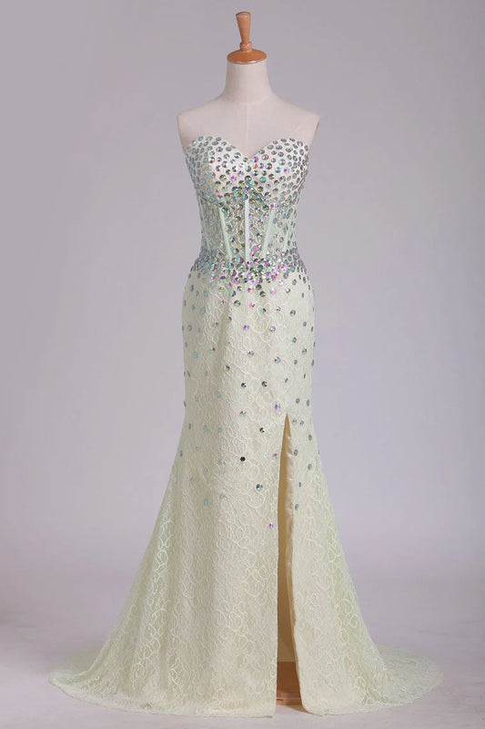 Noble lace sweetheart dress with rhinestones inlaid standing collar party dress