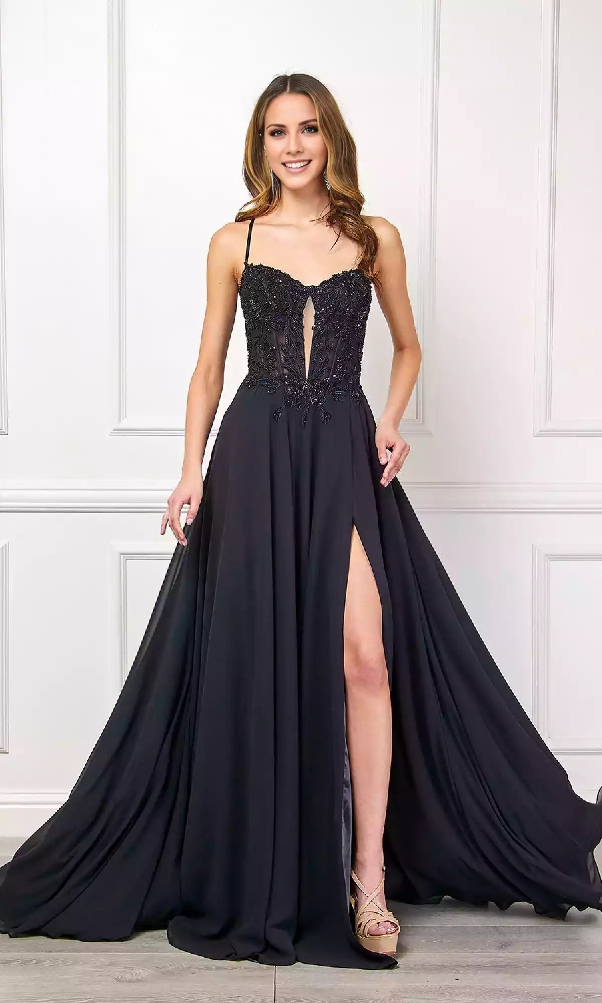The beautiful and charming long A-line bead tight corset exudes a charming charm. The sheer fabric is hollowed out with fine straps and side slits. Prom Dresses