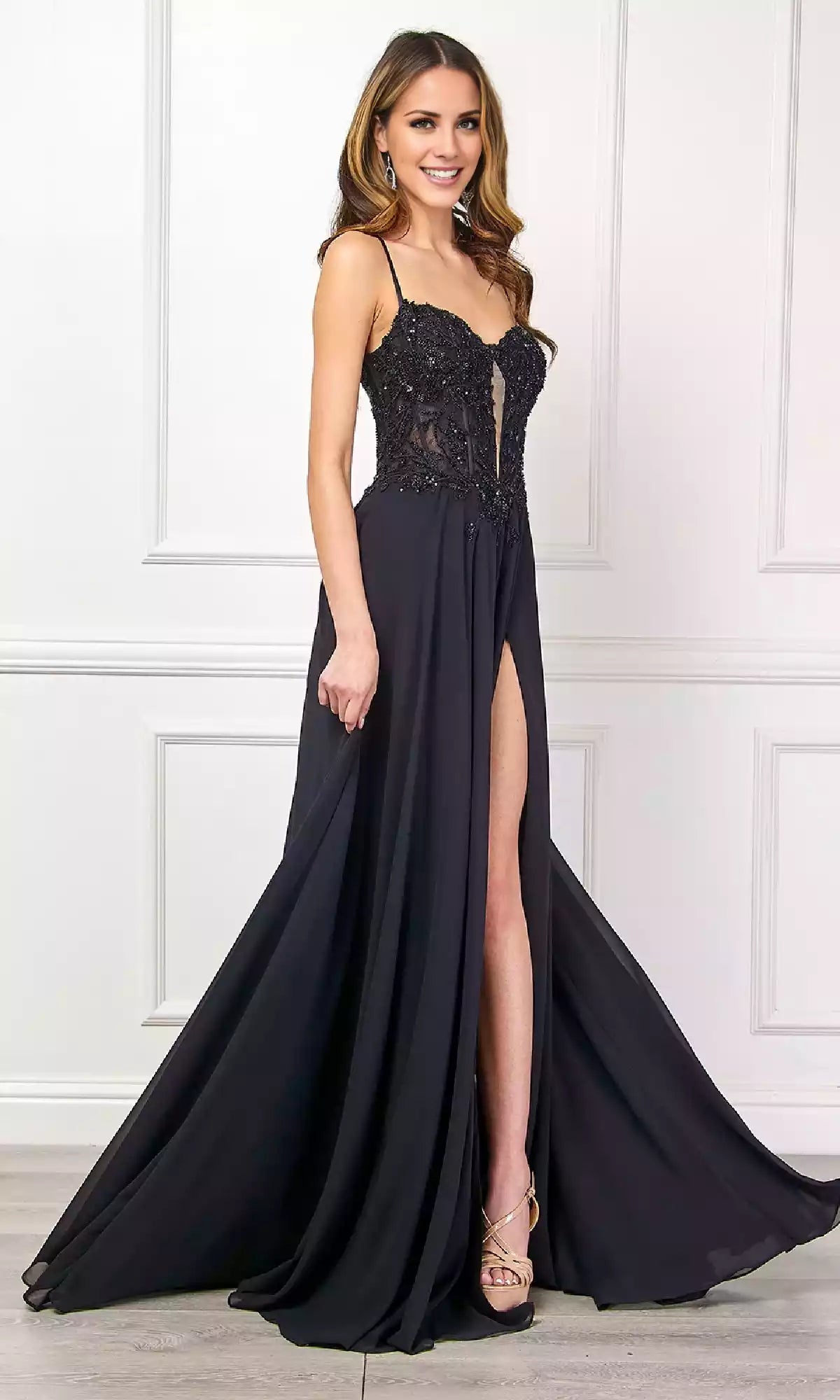 The beautiful and charming long A-line bead tight corset exudes a charming charm. The sheer fabric is hollowed out with fine straps and side slits. Prom Dresses