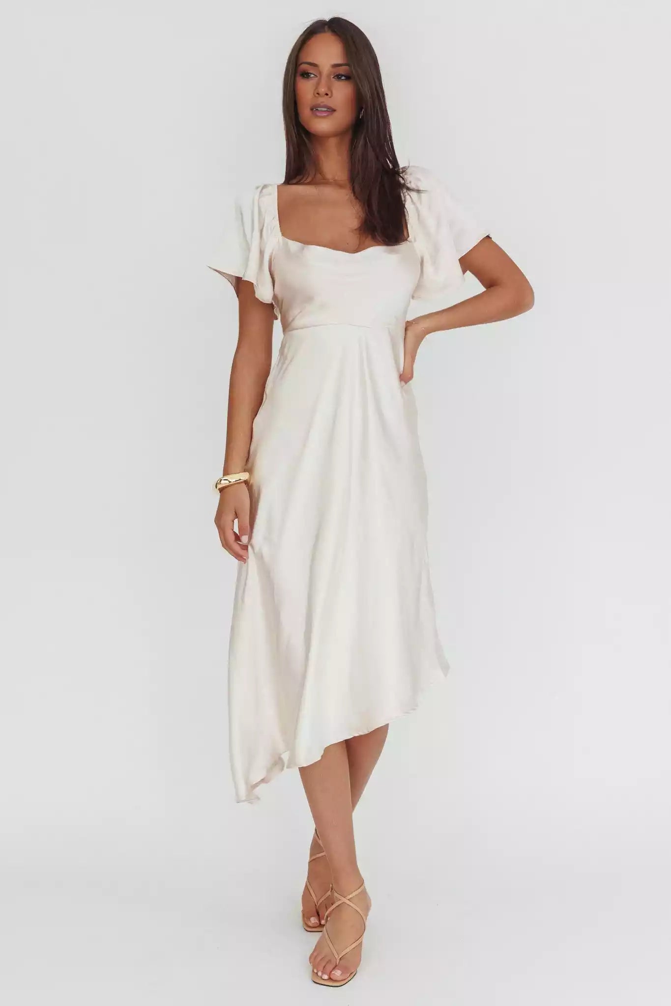 The center of attention is the mid length unlined scarf with an asymmetrical neckline and angel sleeves at the hem. The back is zippered with Prom Dresses