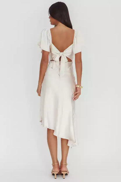 The center of attention is the mid length unlined scarf with an asymmetrical neckline and angel sleeves at the hem. The back is zippered with Prom Dresses
