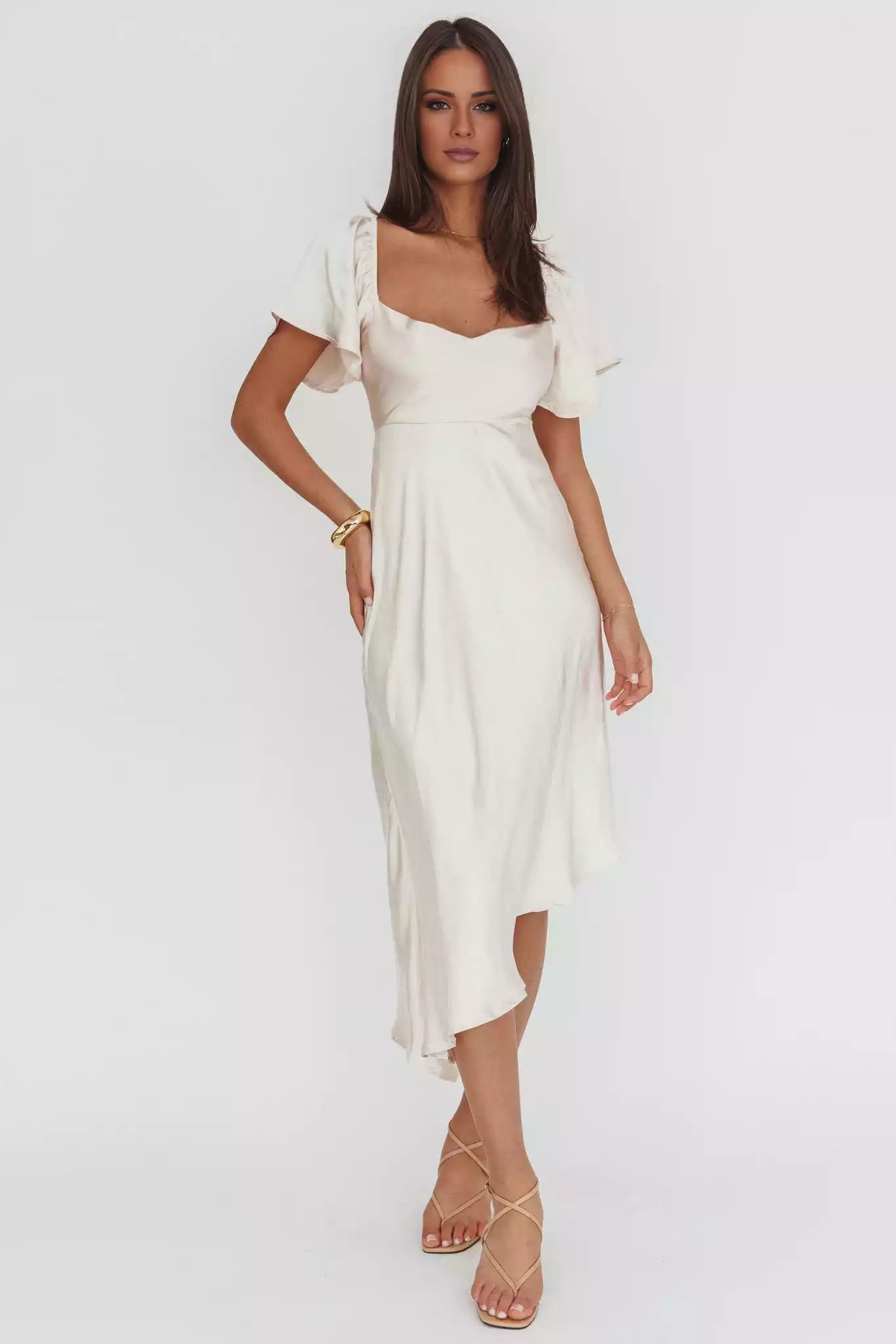 The center of attention is the mid length unlined scarf with an asymmetrical neckline and angel sleeves at the hem. The back is zippered with Prom Dresses