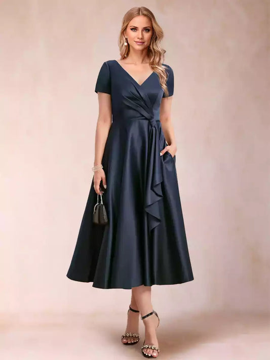 The charming A-line/princess V-neck short sleeved pleats highlight the temperament of Mother of the Bride Dresses