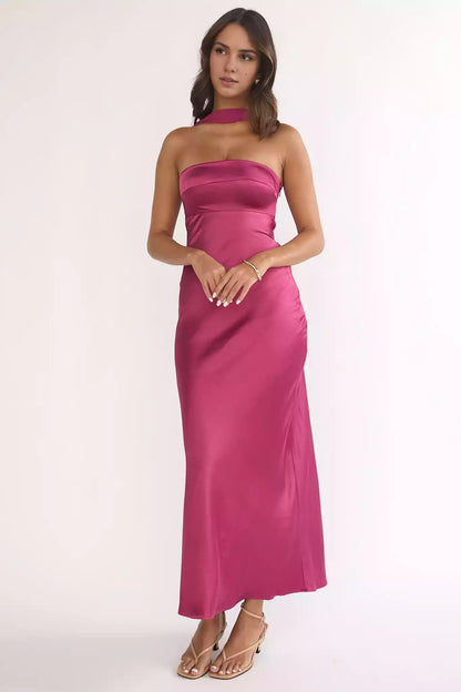 The detachable shoulder strap with zipper closure, which is the focus of attention, creates an unforgettable look for Bridesmaid Dresses