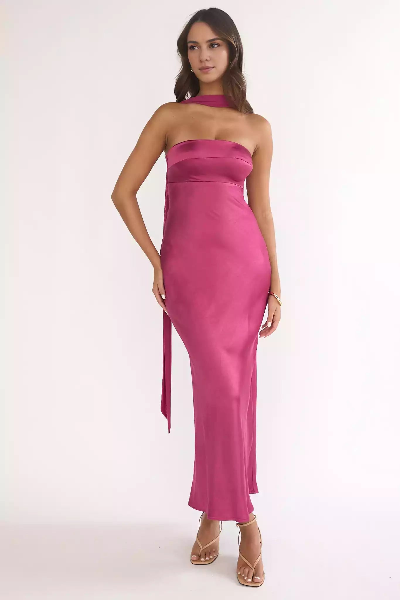 The detachable shoulder strap with zipper closure, which is the focus of attention, creates an unforgettable look for Bridesmaid Dresses
