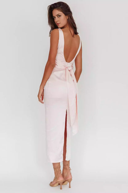 The eye-catching satin fabric features a slit at the back, a semi lined bow detail, and Bridesmaid Dresses