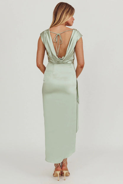 The eye-catching scarf with invisible side zipper and leg slits exudes a sense of drape, making it a perfect bridesmaid dress