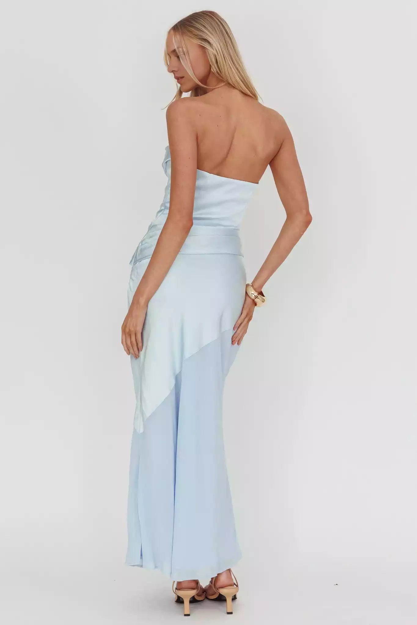 The strapless pleated details with side zippers in the center of attention, Bridesmaid Dresses