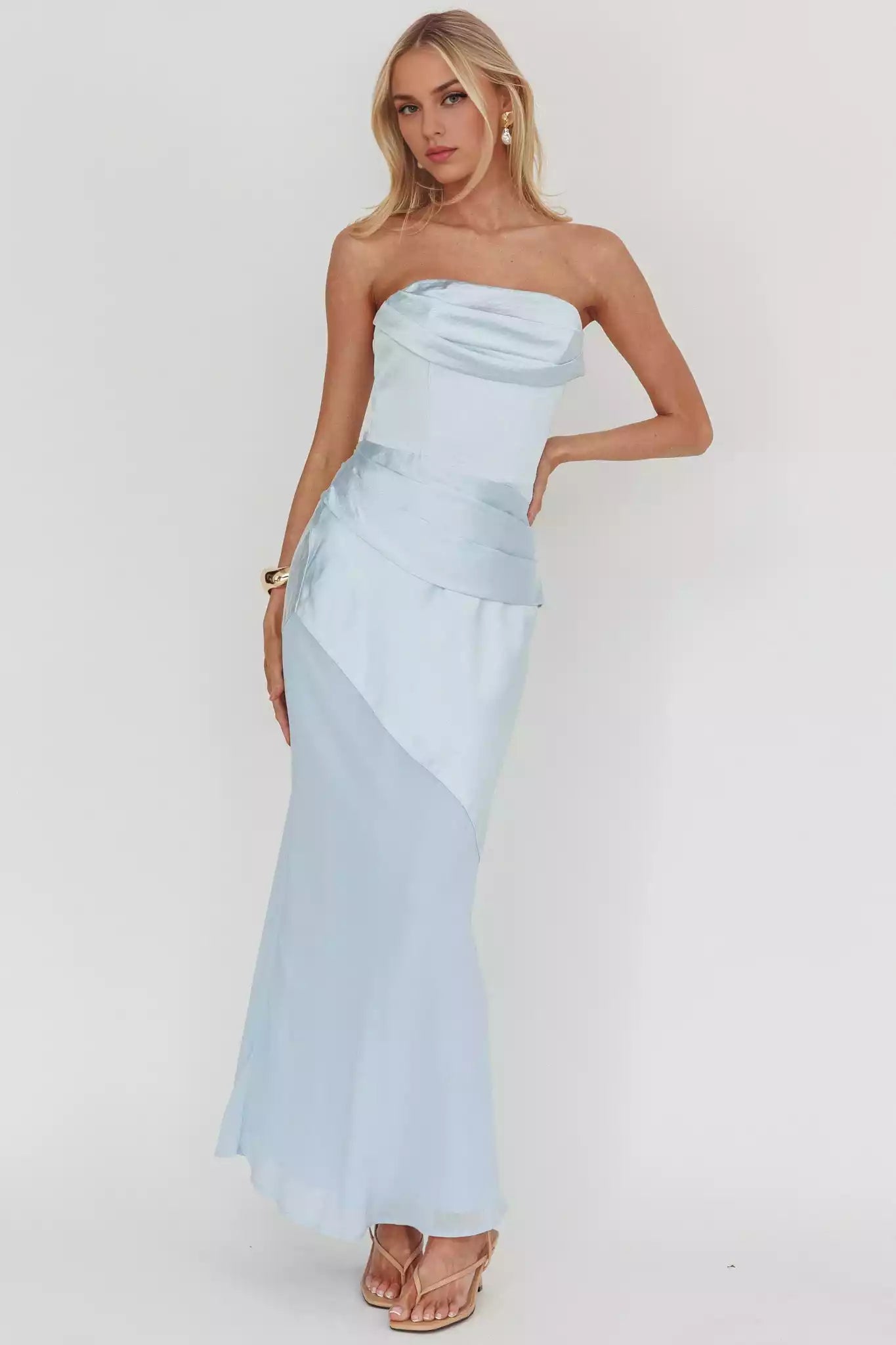 The strapless pleated details with side zippers in the center of attention, Bridesmaid Dresses