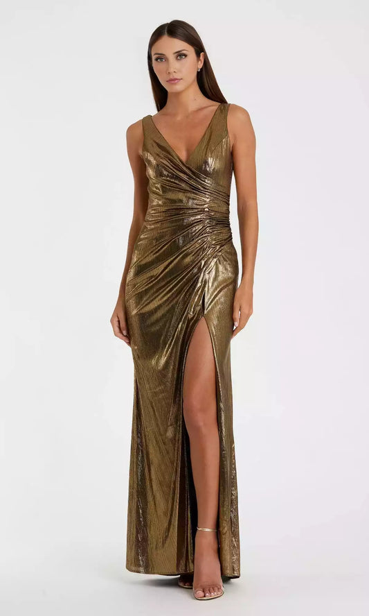 The stunning V-neck sleeveless pleated long dress with side slits blends modern elegance and timeless charm, making it the centerpiece of the entire event. Prom Dresses