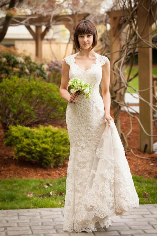 Elegant and noble ivory white fish V-neck lace wedding dress