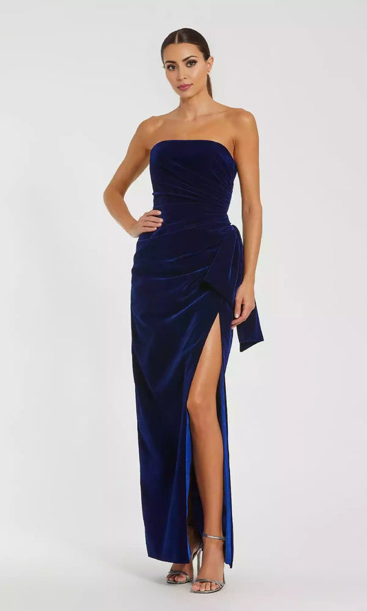 Velvet long strapless skirt with smooth and elegant slit lines adds exquisite charm, becoming the focus of attention in the audience Prom Dresses