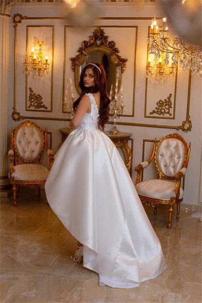 A-line Short V-neck Sleeveless Wedding Dresses With Lace