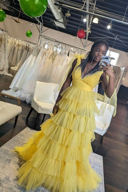 A-line layered thin gauze V-neck with a split floor and ruffled edge for a ball dress
