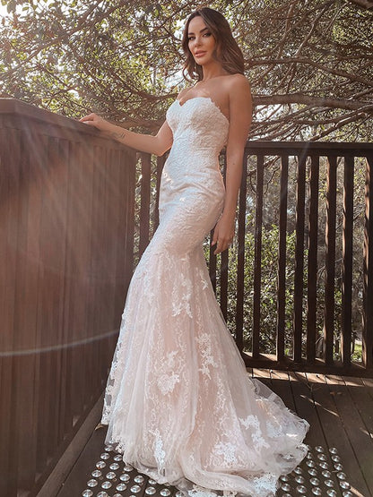 Loudspeaked herringbone skirt sweet heart-shaped sleeveless lace decal sweeping strapless wedding dress