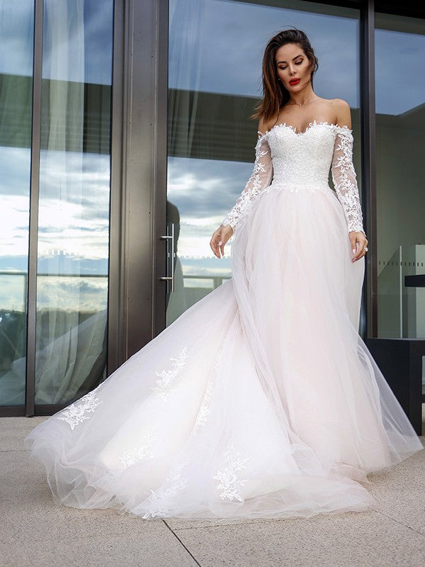 Sweet Princess Long sleeved Sheep Embedding Sexy Off Shoulder Palace Dress Wedding Dress