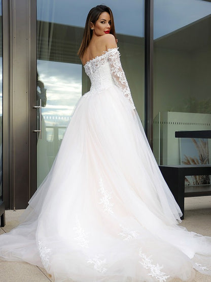 Sweet Princess Long sleeved Sheep Embedding Sexy Off Shoulder Palace Dress Wedding Dress