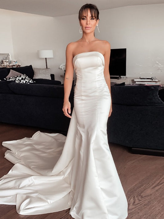 Elegant cylindrical satin ruffled edge sleeveless palace dress wedding dress